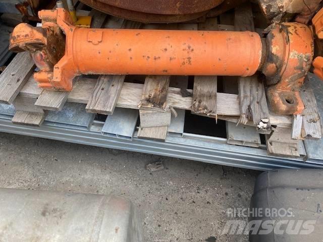 Fiat-Hitachi 350 Przekładnie i skrzynie biegów