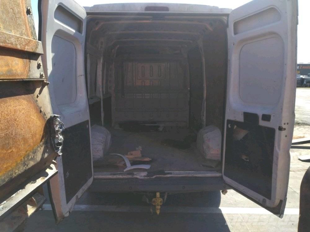 Peugeot BOXER 3 Samochody dostawcze ze skrzynią zamkniętą