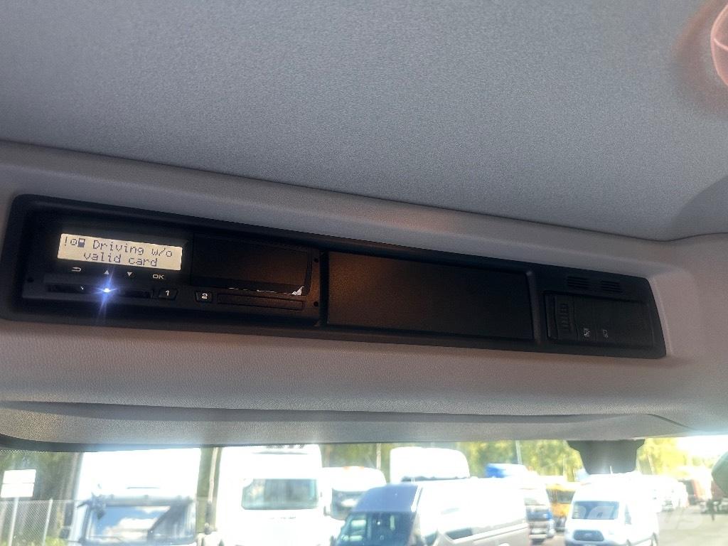 Scania P250 Samochody ciężarowe ze skrzynią zamkniętą