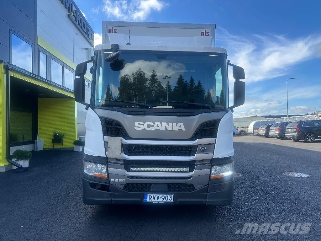 Scania P250 Samochody ciężarowe ze skrzynią zamkniętą