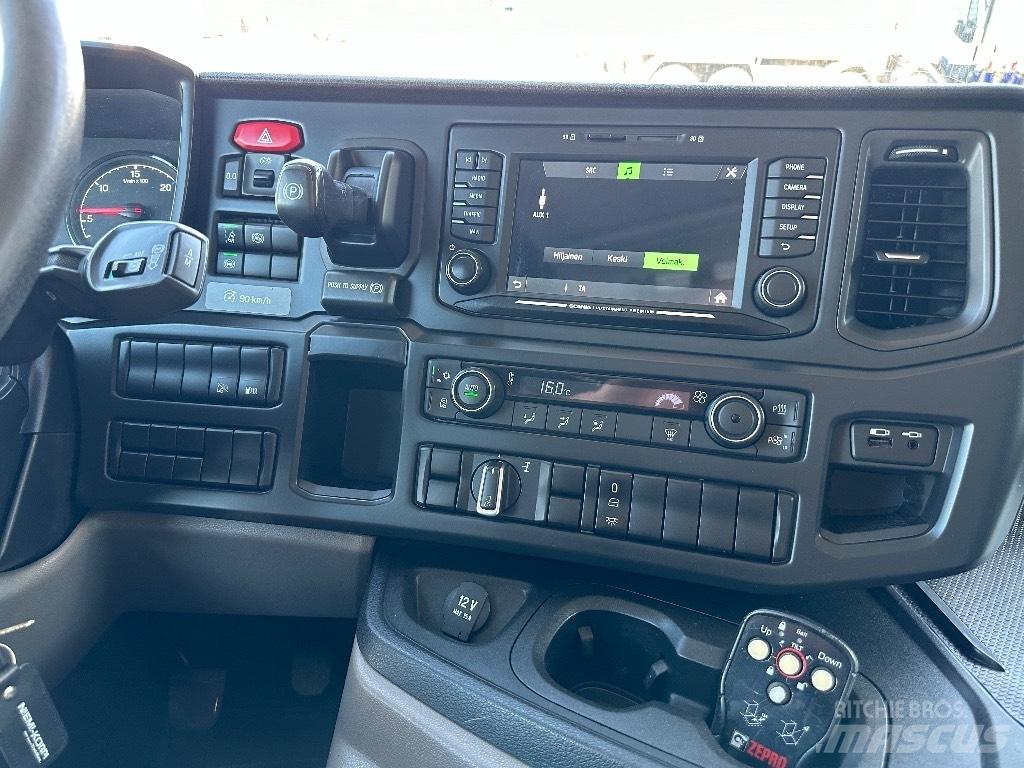 Scania P250 Samochody ciężarowe ze skrzynią zamkniętą
