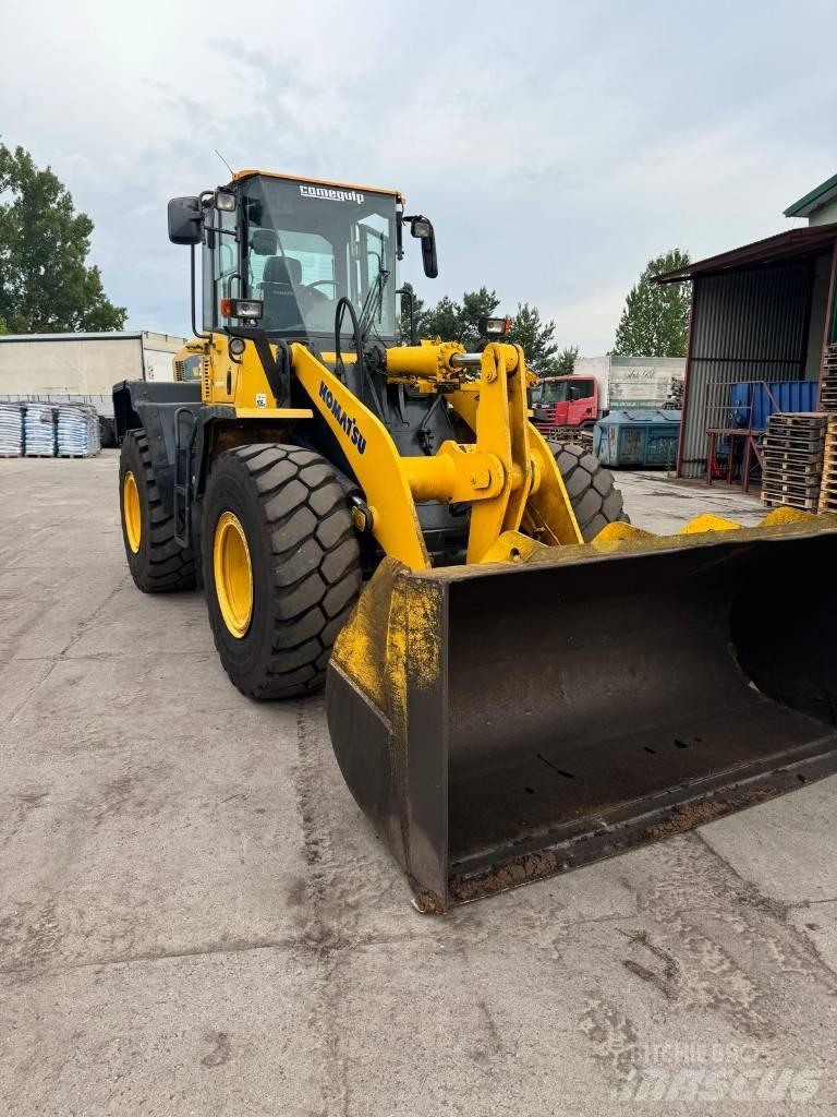 Komatsu WA250 Ładowarki kołowe