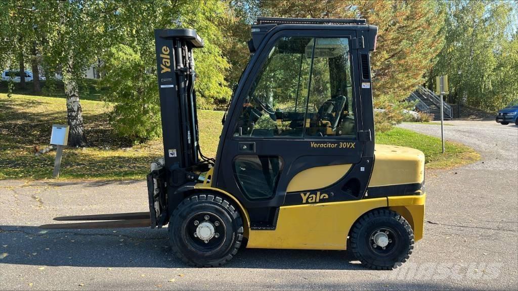 Yale GDP 30 VX Wózki Diesla