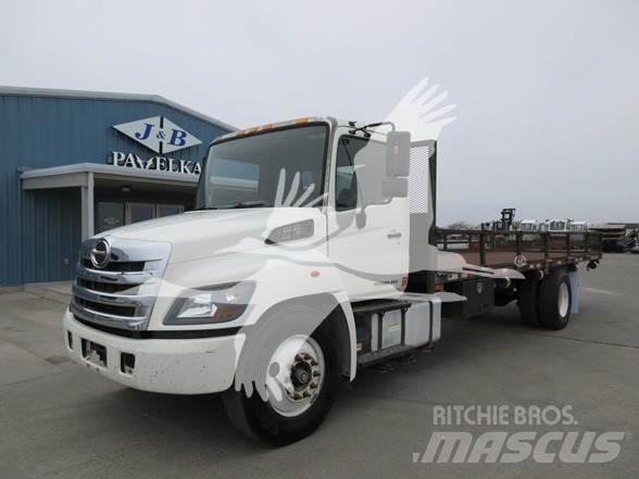 Hino 268 Ciężarówki typu Platforma / Skrzynia