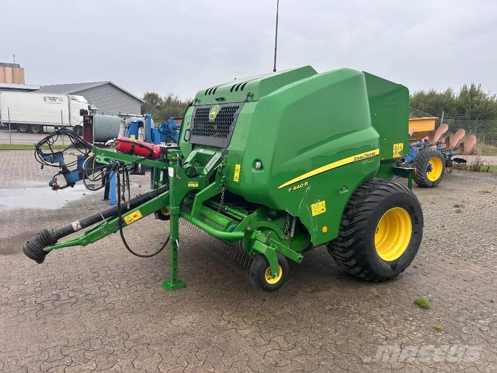 John Deere F 440 Prasy zwijające