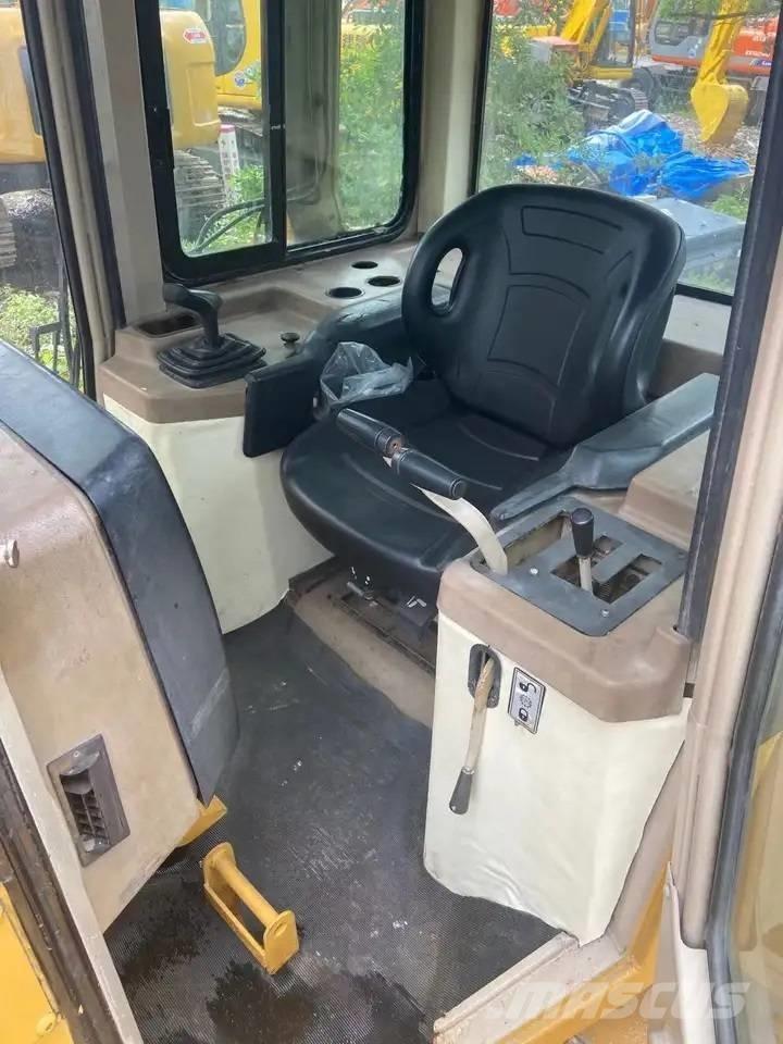 CAT D5M Spycharki gąsienicowe