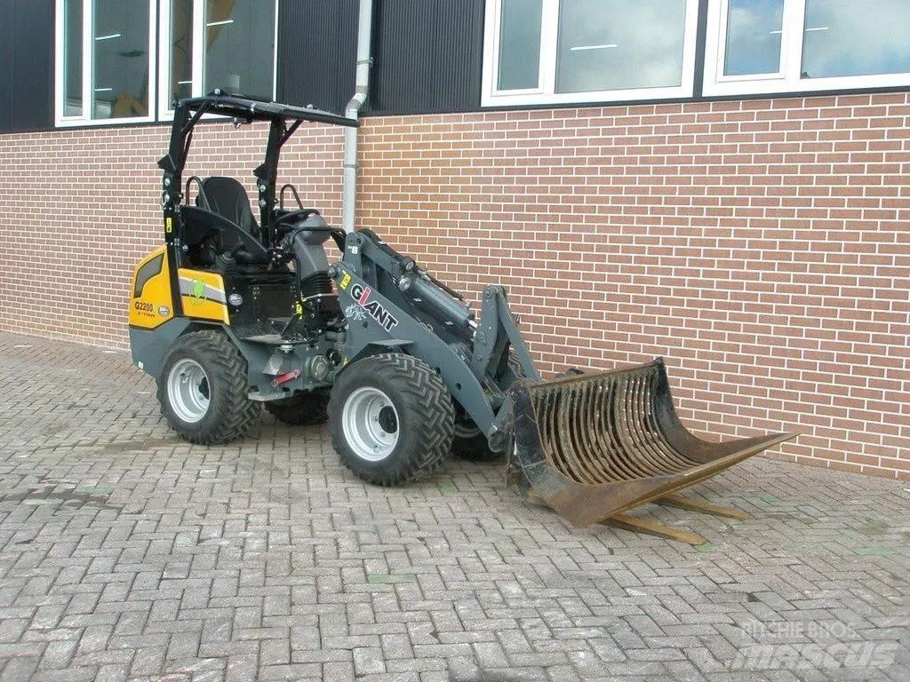 GiANT G2200E Miniładowarki