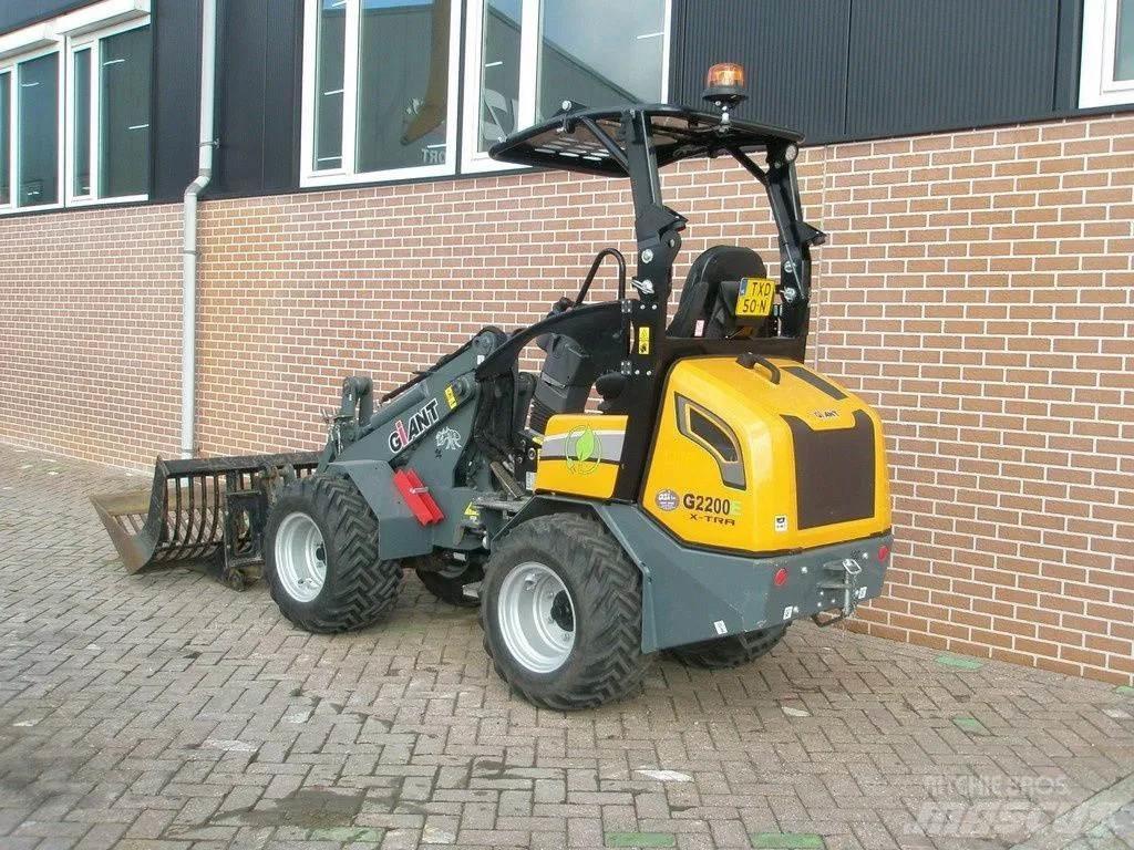 GiANT G2200E Miniładowarki