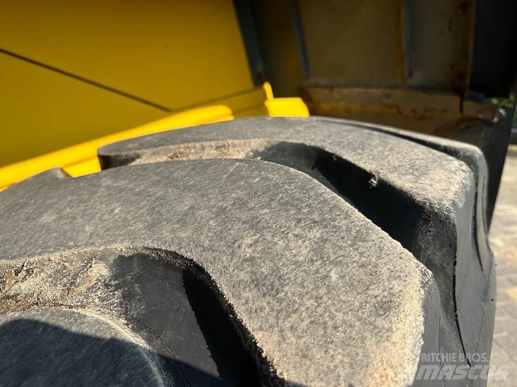 Komatsu WA270-3 Ładowarki kołowe