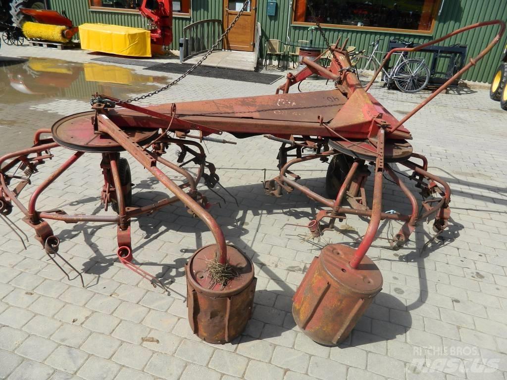 JF CR400 Zgrabiarki i przetrząsacze