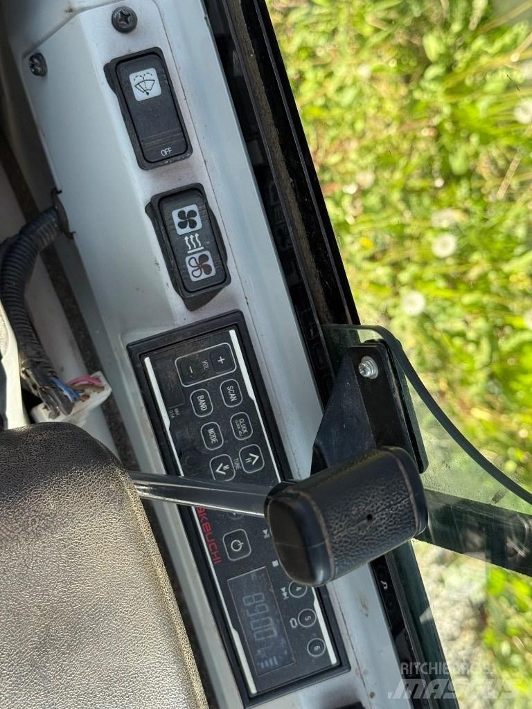 Takeuchi TB 216 Minikoparki