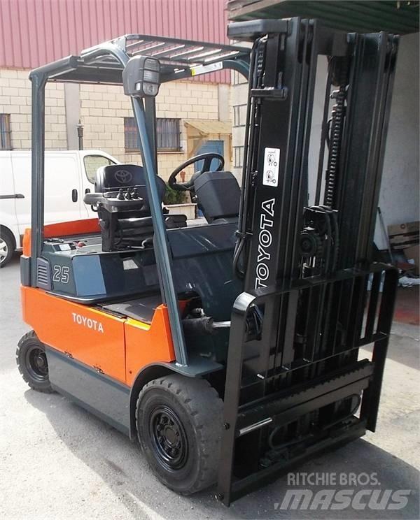 Toyota 7 FBMF 25 Wózki elektryczne