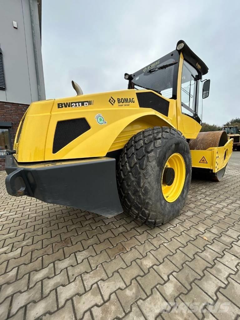 Bomag BW 211 D-5 Walce jednobębnowe