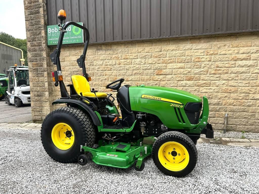 John Deere 2032R Mikrociągniki