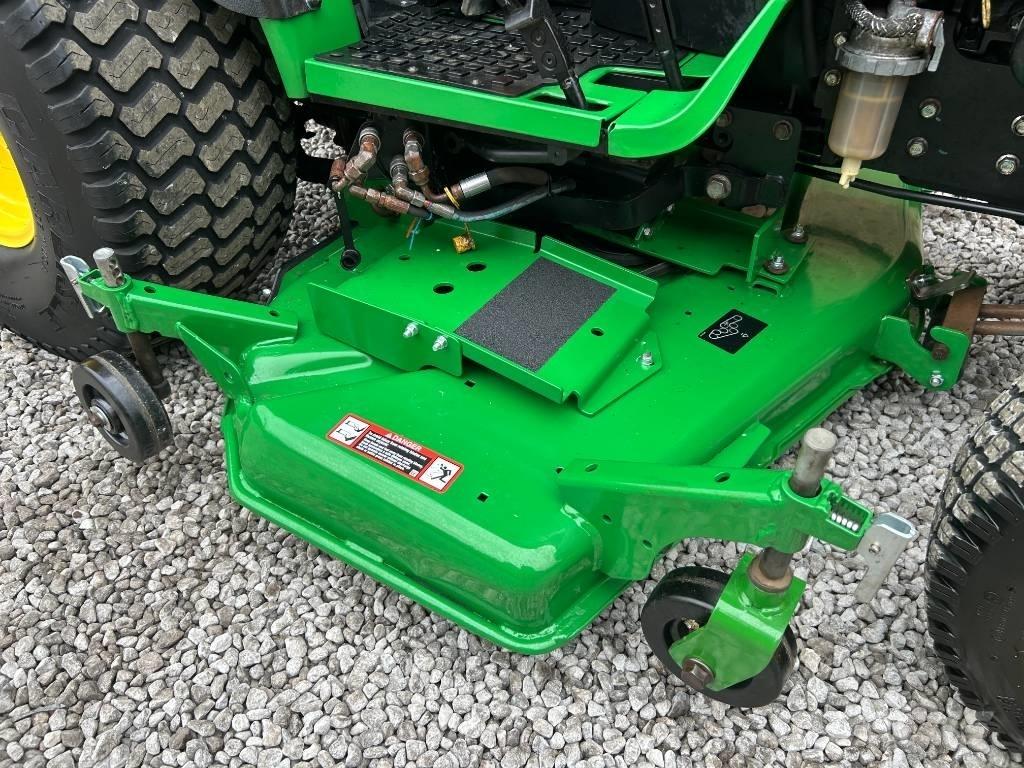 John Deere 2032R Mikrociągniki