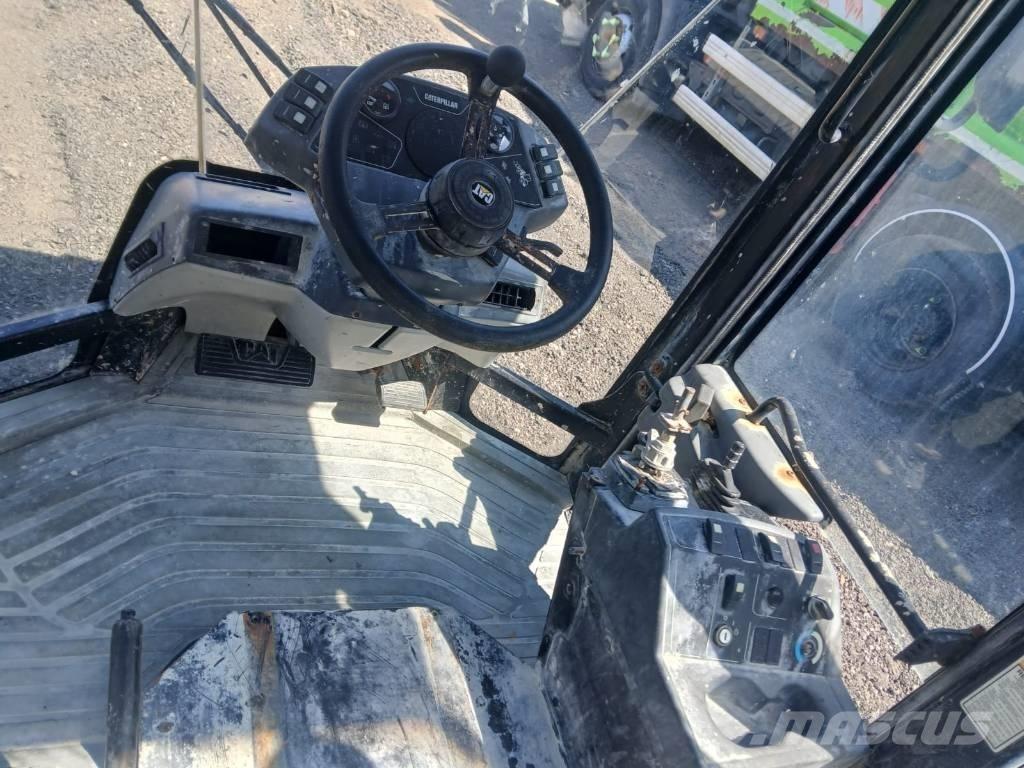 CAT 906 Kabiny i wnętrze
