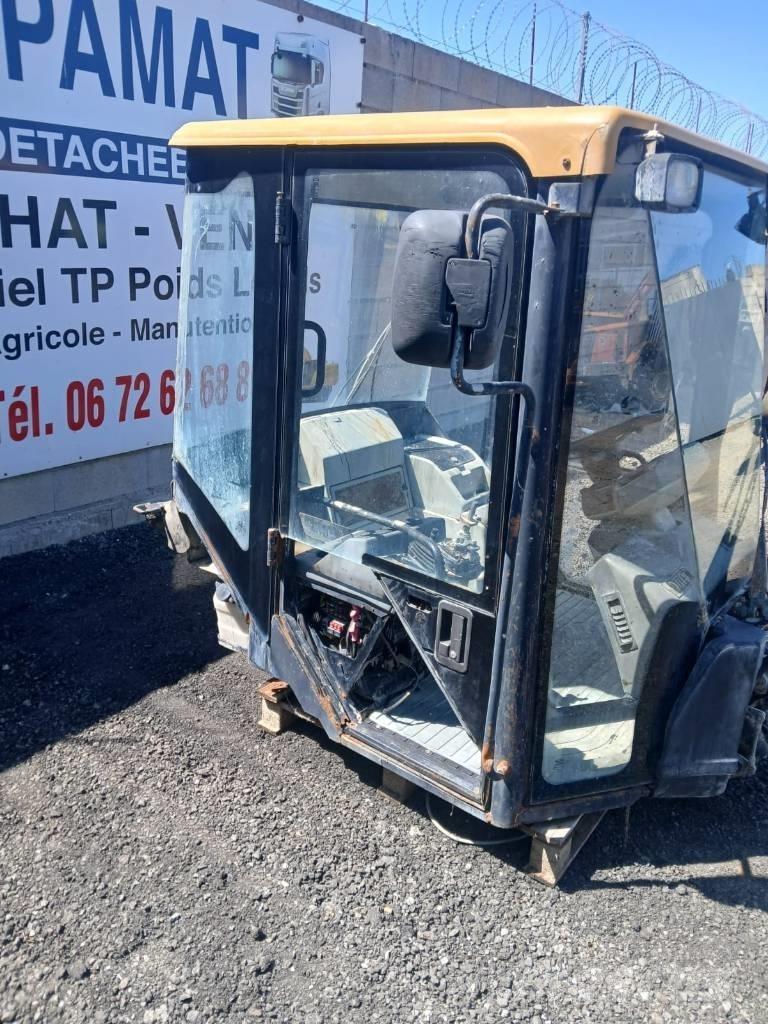 CAT 906 Kabiny i wnętrze