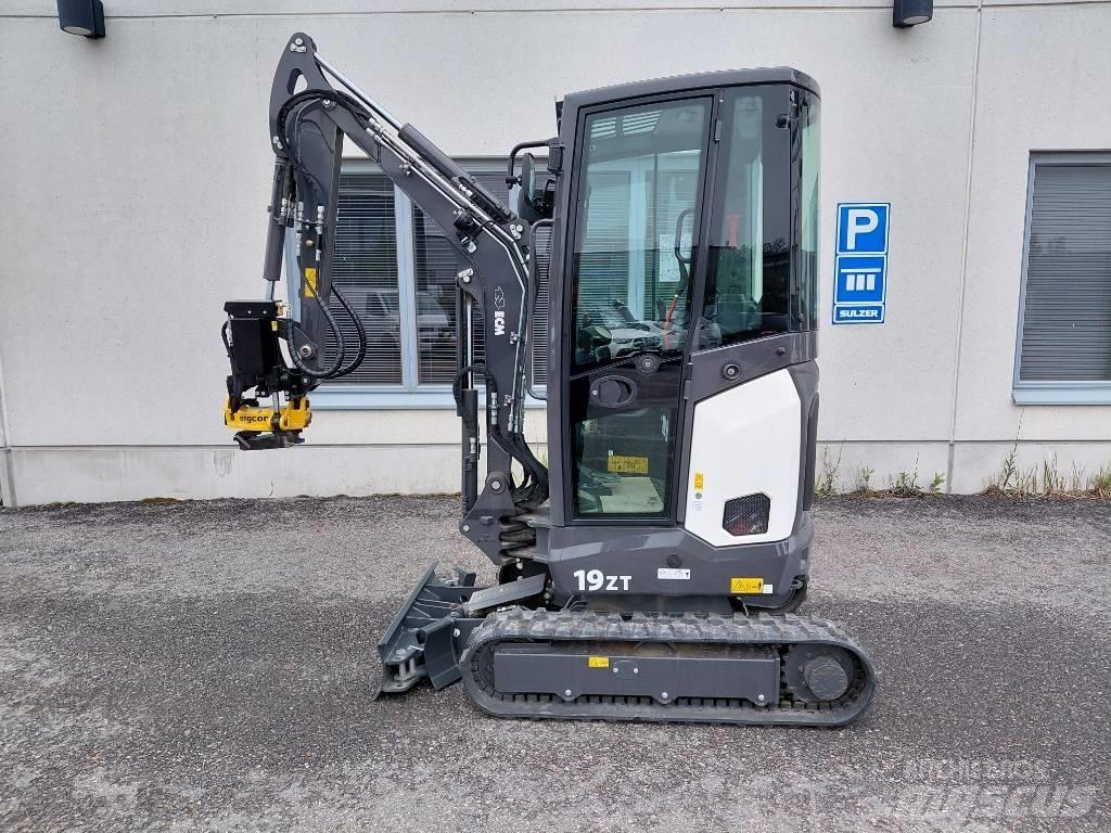 ECM 19ZT + Engcon EC02 Minikoparki