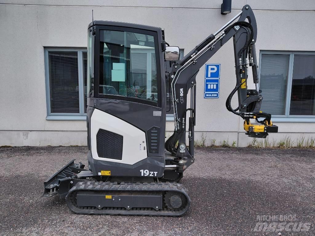 ECM 19ZT + Engcon EC02 Minikoparki