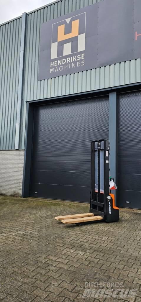 Doosan LSM 12 N Wózki widłowe unoszące z dyszlem
