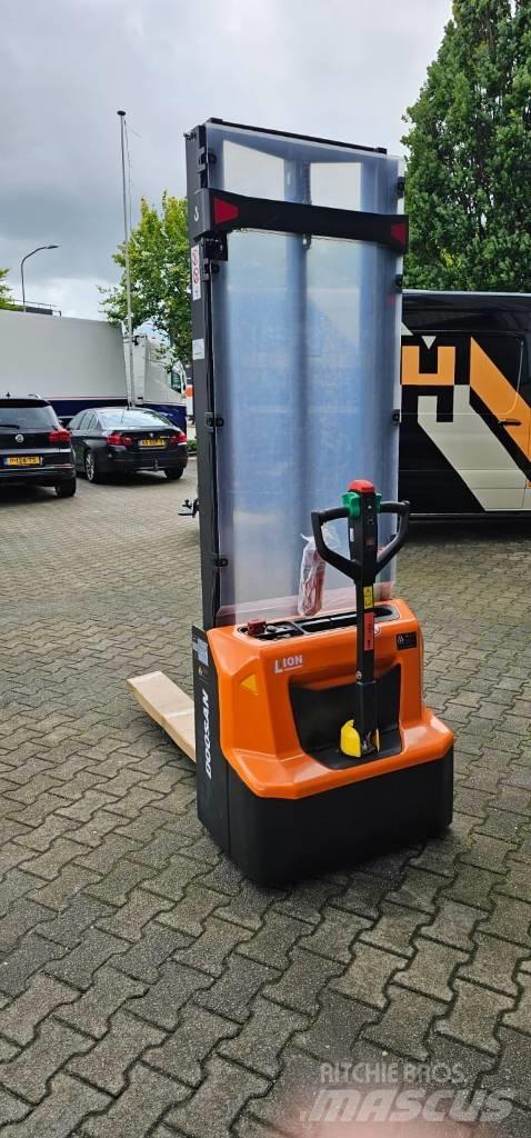 Doosan LSM 12 N Wózki widłowe unoszące z dyszlem