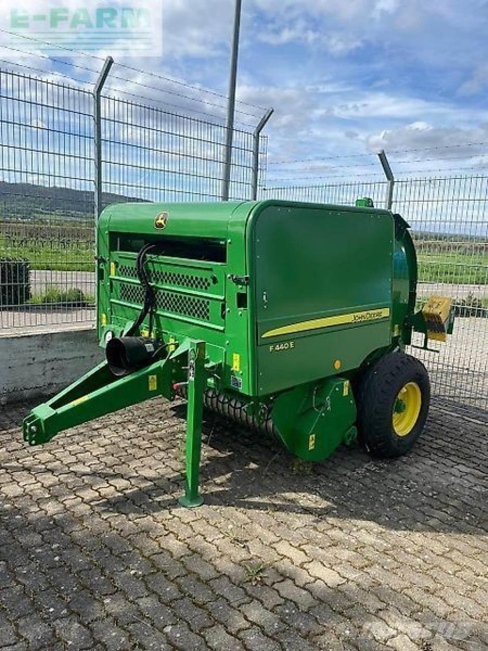 John Deere f440e Prasy kostkujące