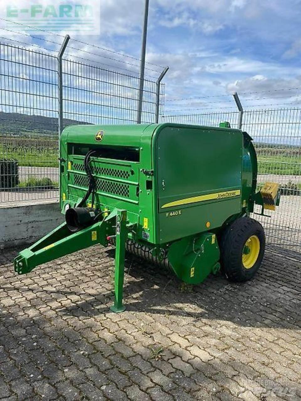 John Deere f440e Prasy kostkujące