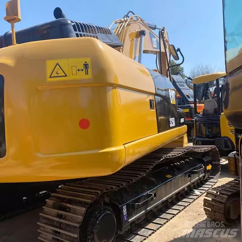 CAT 325 D Koparki gąsienicowe