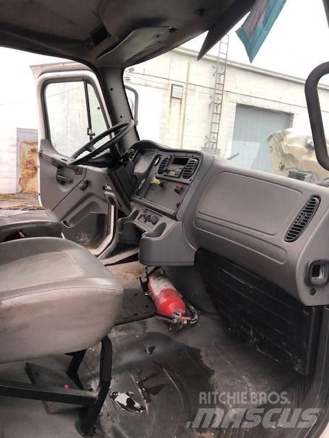 Freightliner m2 Samochody ciężarowe ze skrzynią zamkniętą