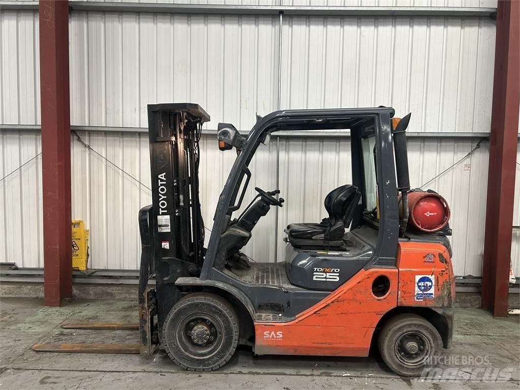 Toyota 02-8FGF25 Wózki LPG