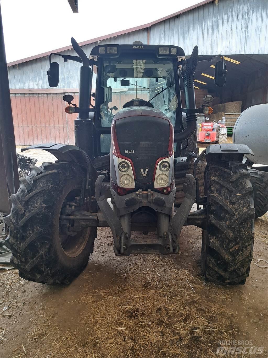 Valtra N123 Ciągniki rolnicze