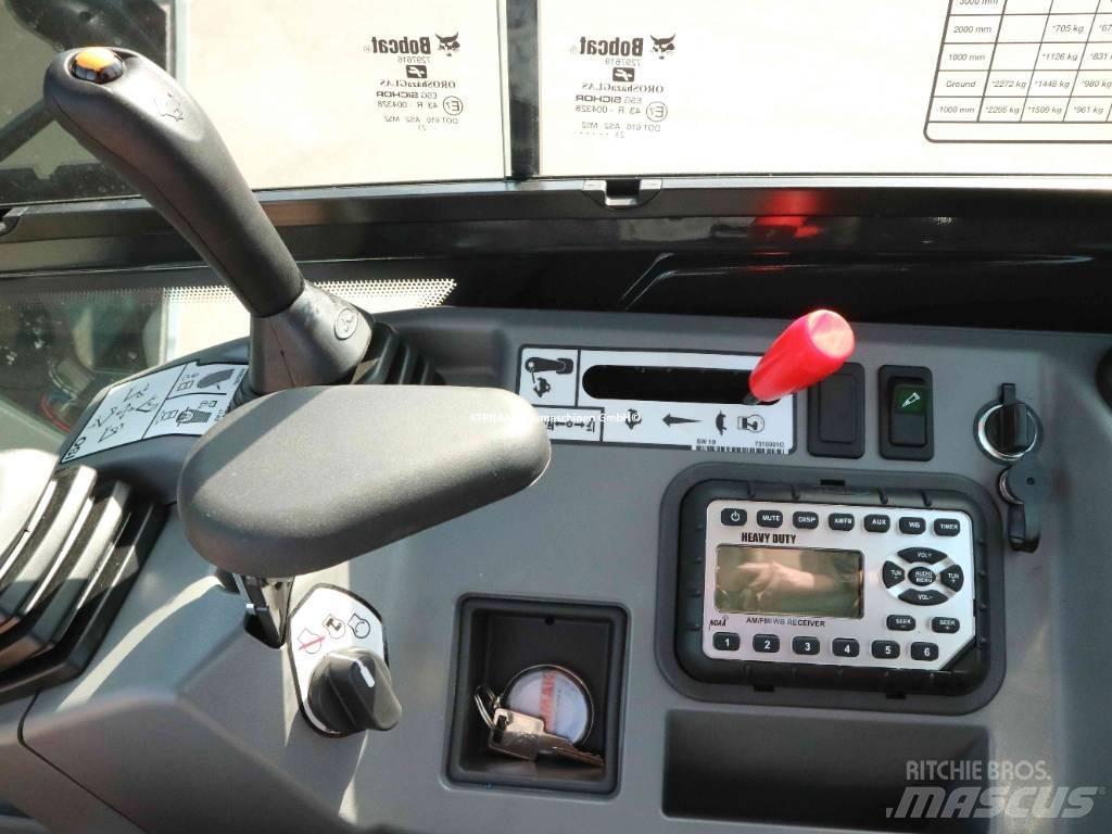Bobcat E 35 z Minikoparki