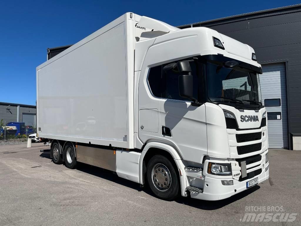 Scania R590 Samochody ciężarowe ze skrzynią zamkniętą