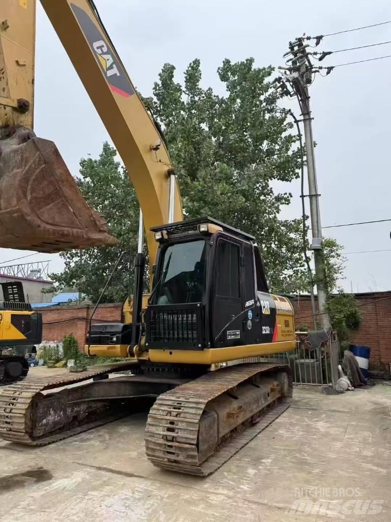 CAT 323D Koparki gąsienicowe