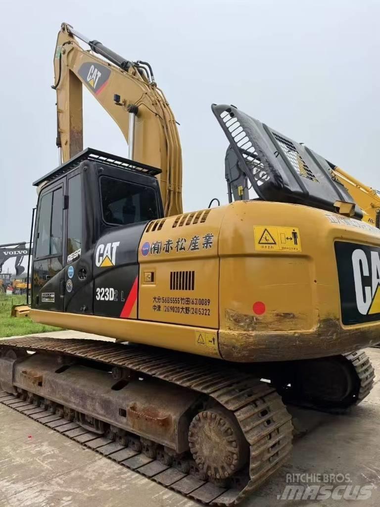CAT 323D Koparki gąsienicowe