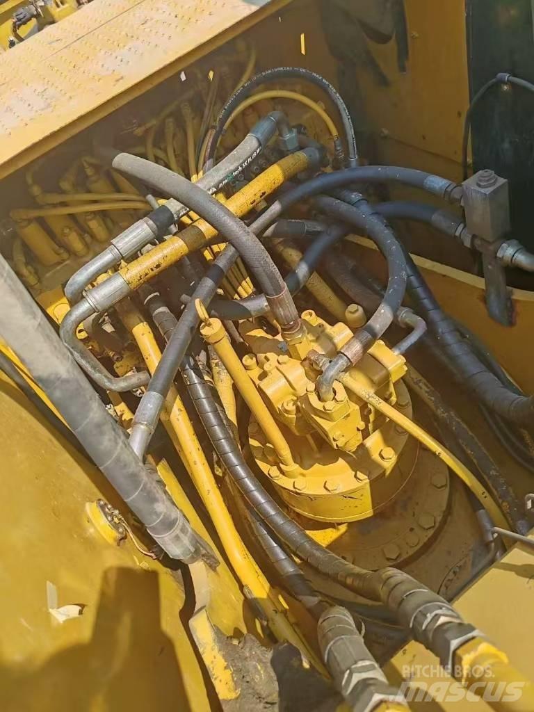 CAT 323D Koparki gąsienicowe