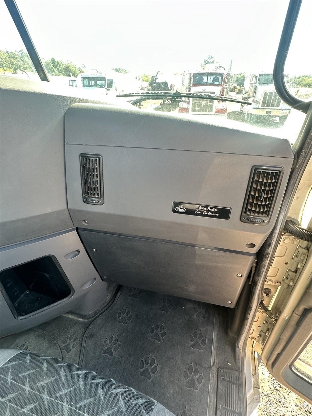 Mack CHU 613 Ciągniki siodłowe