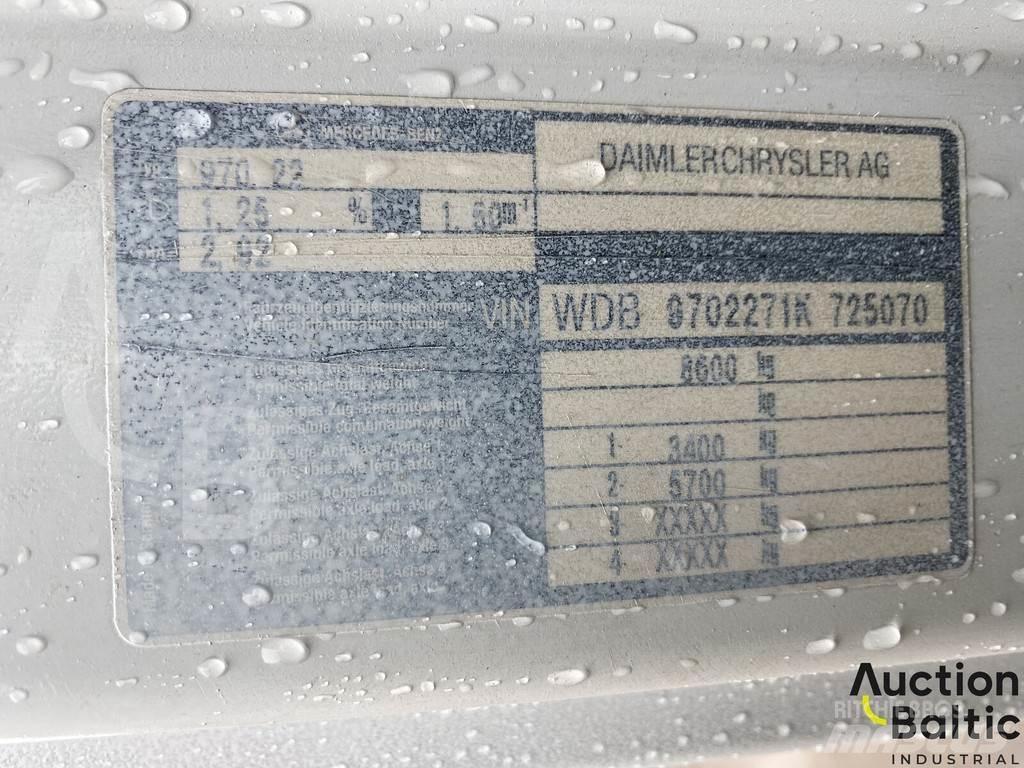 Mercedes-Benz 815 Ciężarówki typu Platforma / Skrzynia