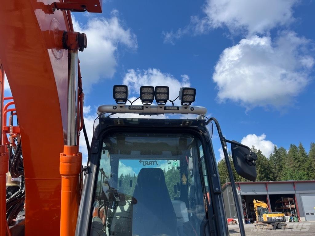 Hitachi ZX 135 US-6 Koparki gąsienicowe