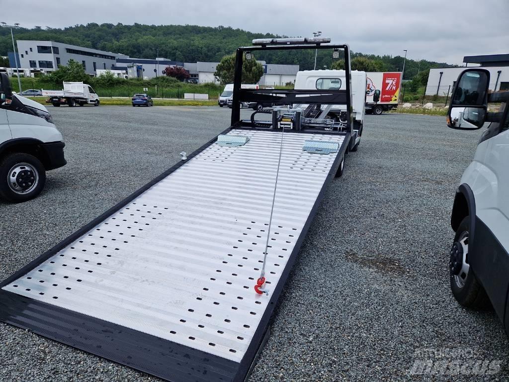 Nissan 35.13 Busy / Vany