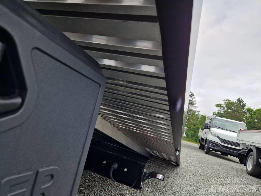 Nissan 35.13 Busy / Vany