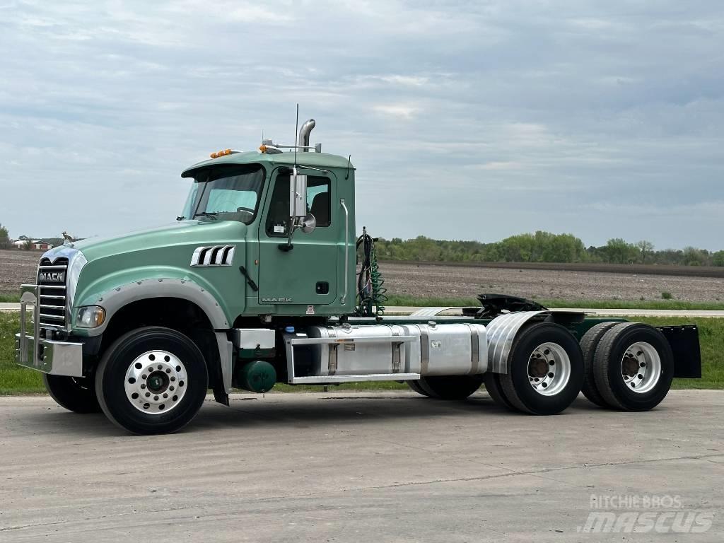 Mack GU713 Ciągniki siodłowe