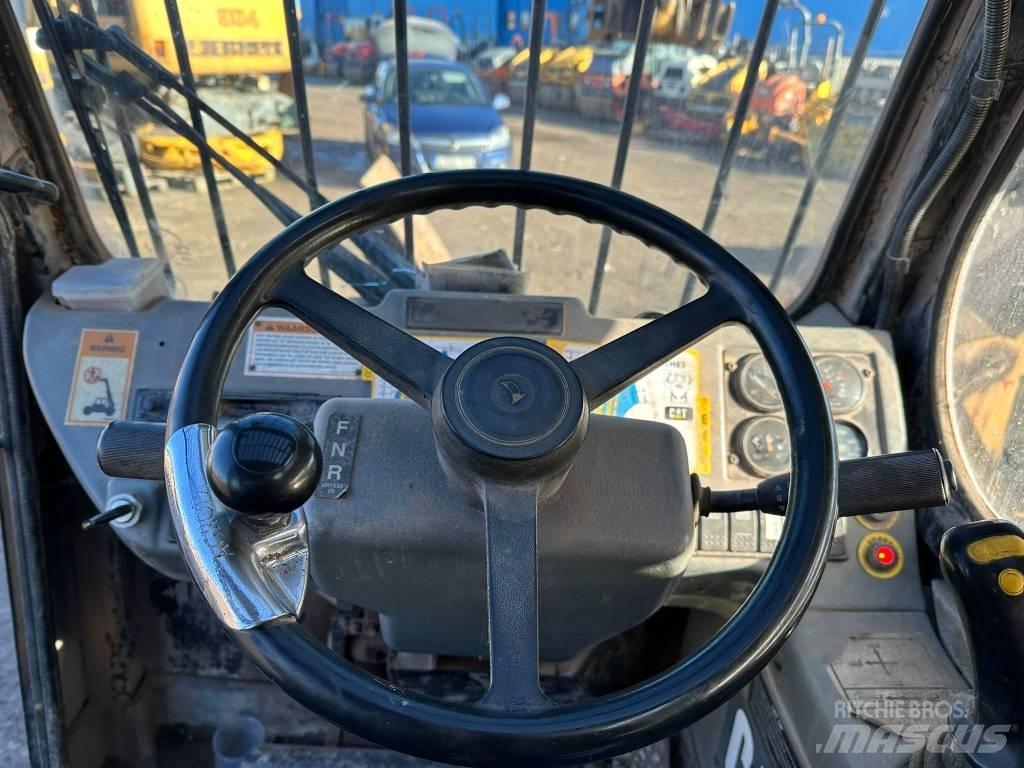 CAT TH 83 Ładowarki rolnicze