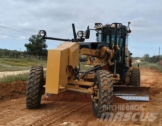 CAT 140 M Równiarki