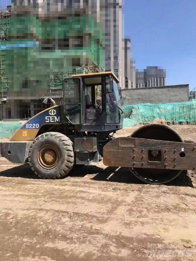 SEM 8220 compactor Walce jednobębnowe