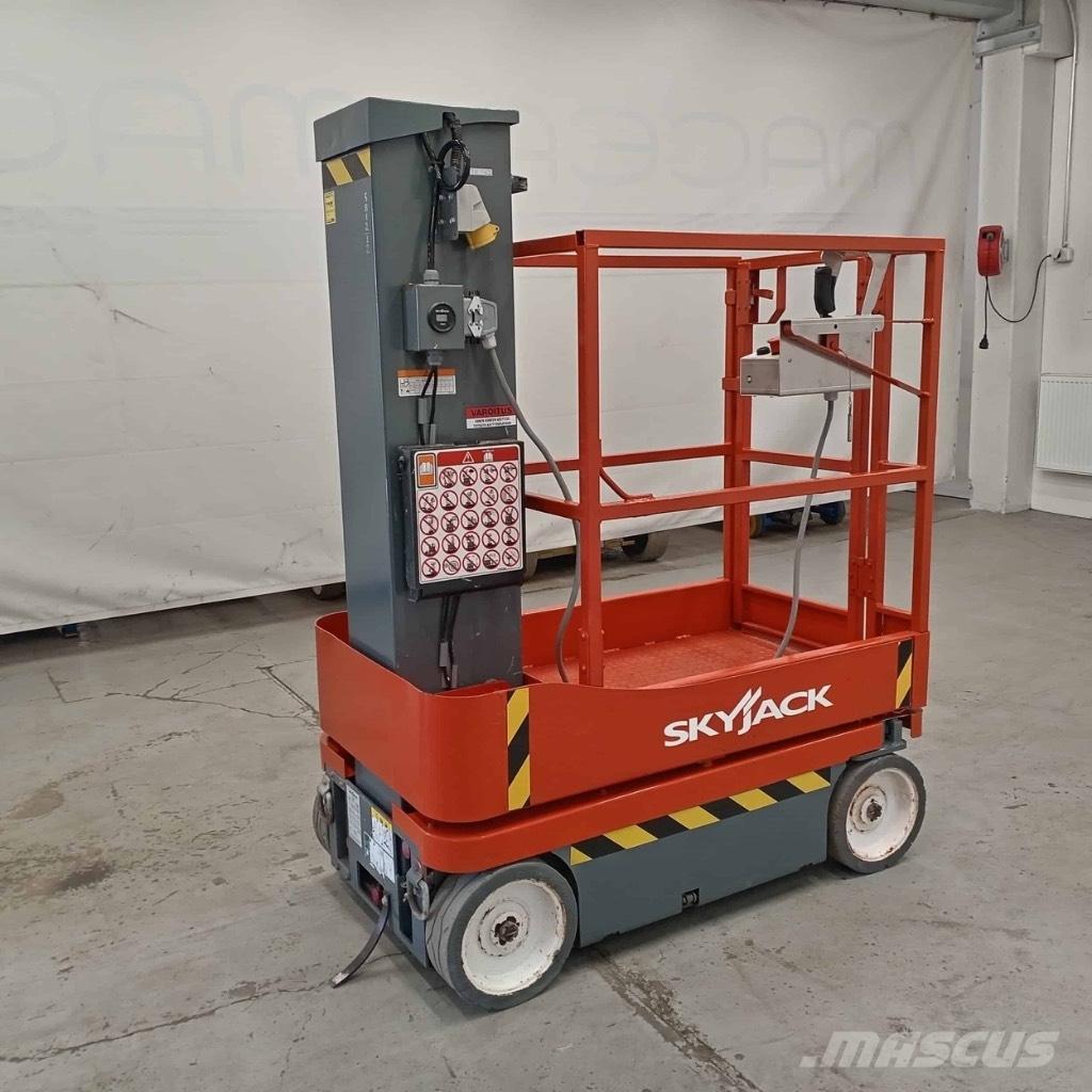 SkyJack SJ 16 Podnośniki masztowe