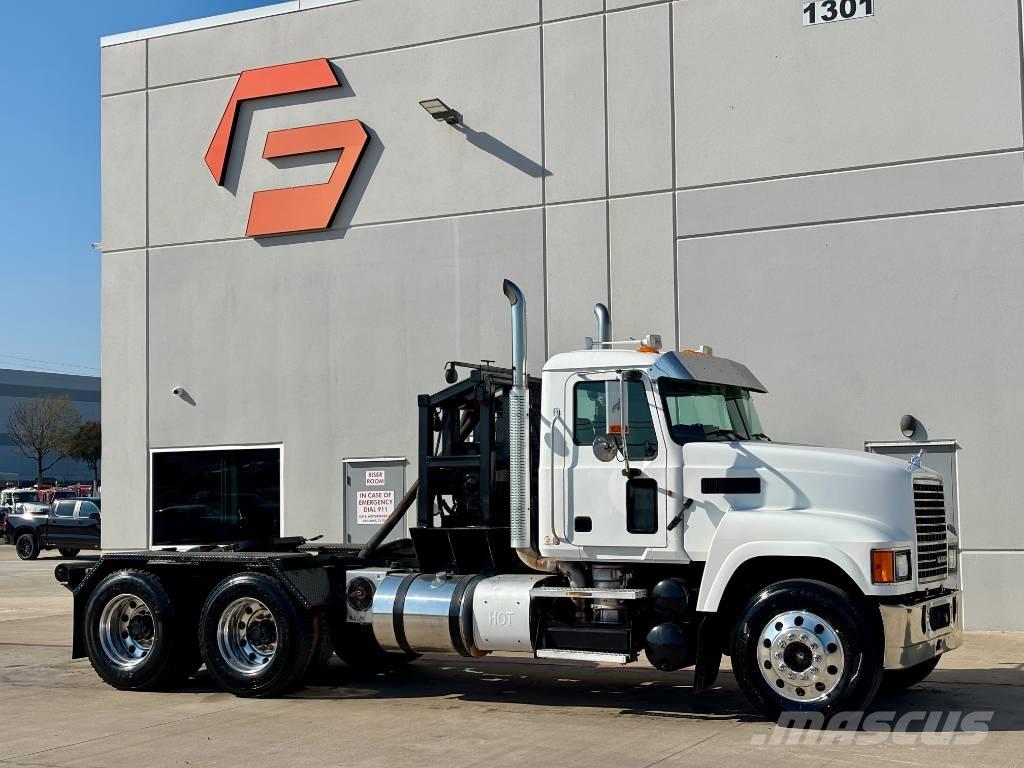 Mack CHU 613 Samochody ratownicze pomocy drogowej