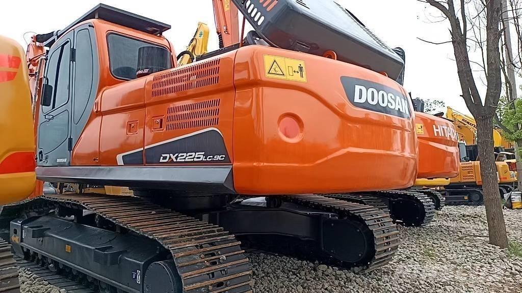 Doosan 225 LC-9 Koparki gąsienicowe
