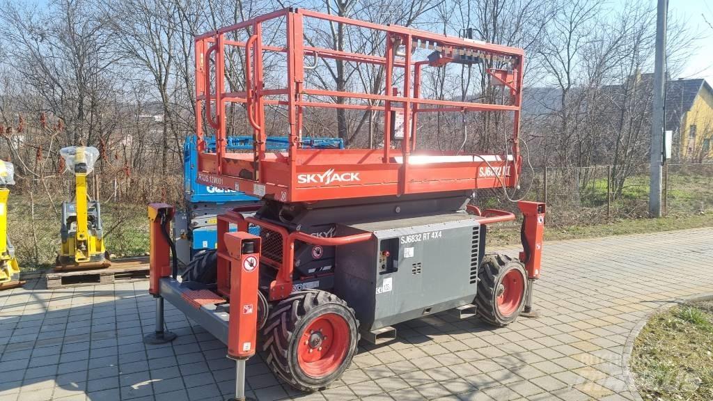 SkyJack SJ 6832 RT Podnośniki nożycowe