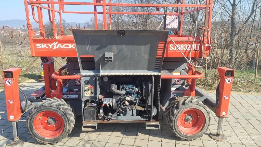 SkyJack SJ 6832 RT Podnośniki nożycowe